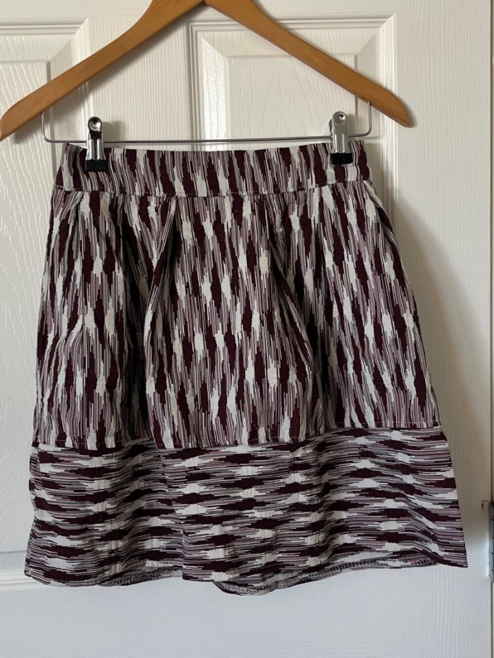OAK + FORT Loft 82 red patterned skirt, Size Small